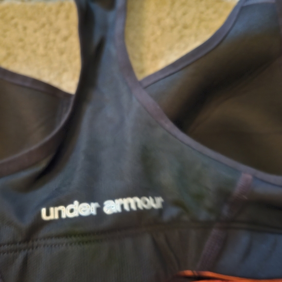 Under Armour Heat Gear 32D Black Compression Sports Bra Front Zip Pre—Owned. - Picture 5 of 8